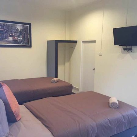 Siri Apartment Uttaradit Bagian luar foto